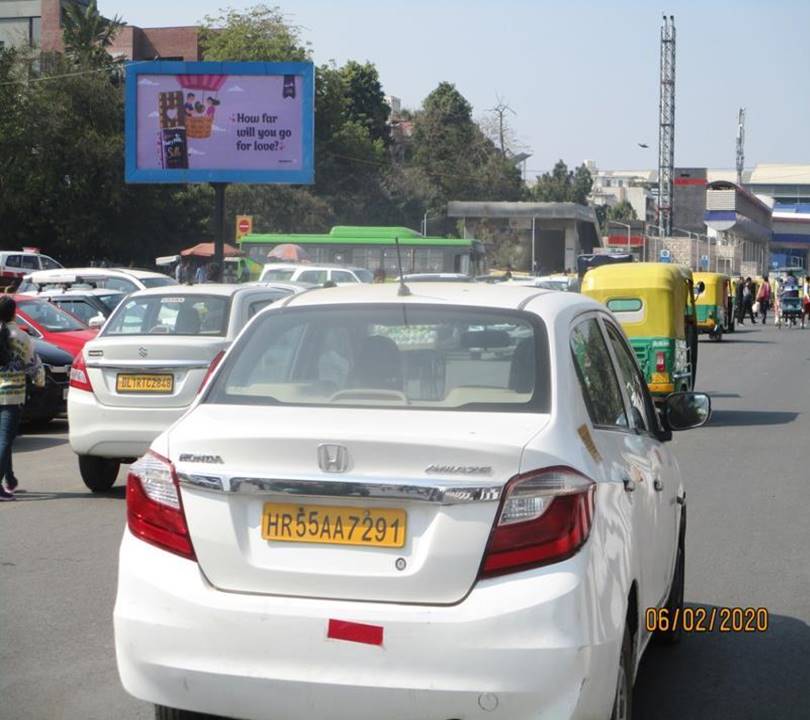 Unipole Lajpat Nagar Market Towards Defence Colony South Delhi Delhi (NCR)