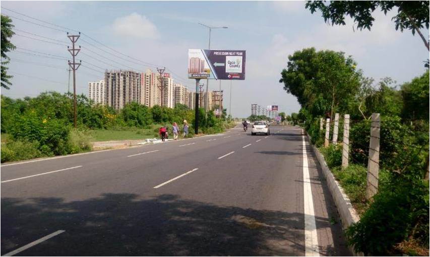 Unipole Near Coco Round About Delhi Delhi (NCR)