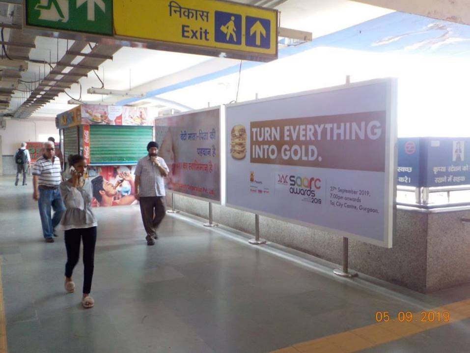 Metro Inside Signage Concourse Guru Dronacharya Gurgaon Delhi (NCR)