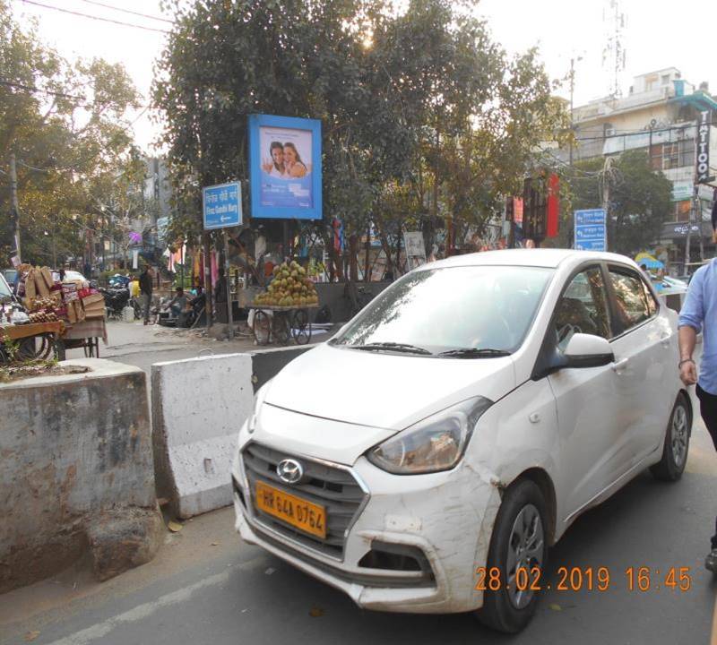 Minipole Lajpat Nagar Market Towards Defence Colony South Delhi Delhi (NCR)