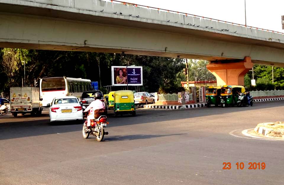 Unipole Moolchand T-Point Brt Corridor South Delhi Delhi (NCR)