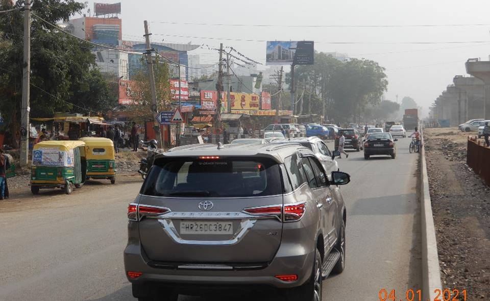 Unipole Subhash Chowk Towards Vatika Chowk Gurgaon Delhi (NCR)