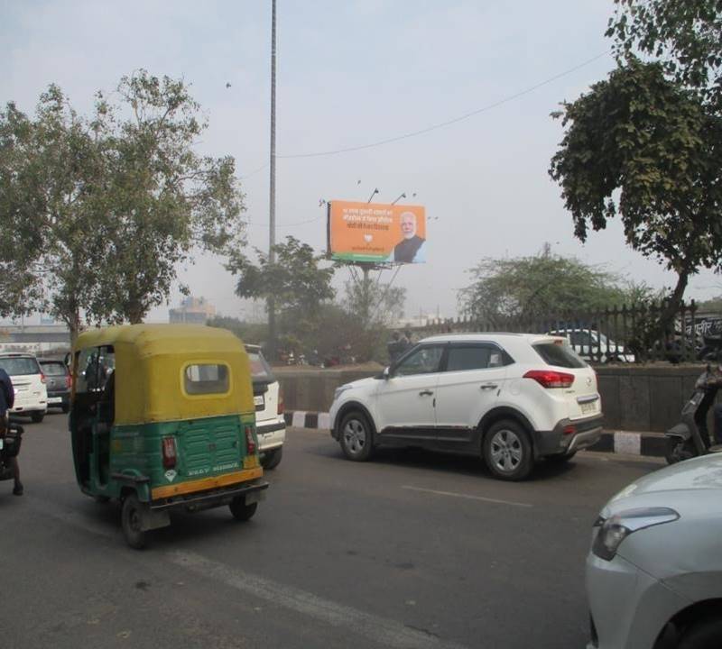 Unipole Ip Extension / Patpargunj Towards Shahdara / Seelampur East Delhi Delhi (NCR)