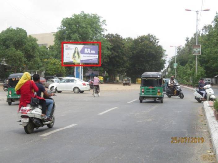 Unipole - Race Course circle to Genda Circle, Vadodara, Gujarat