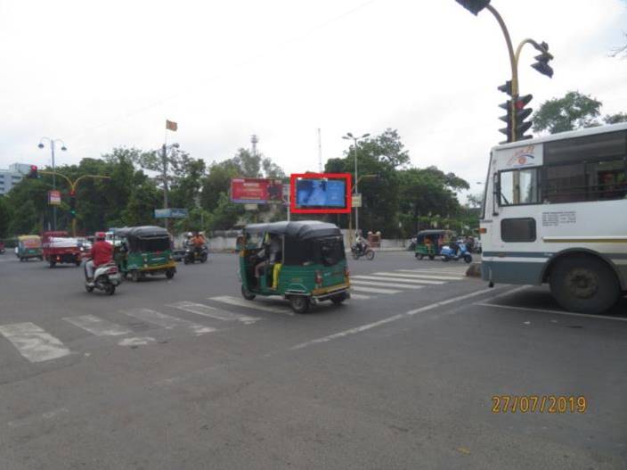 Unipole - Kothi Char Rasta to Rajmahal road, Vadodara, Gujarat