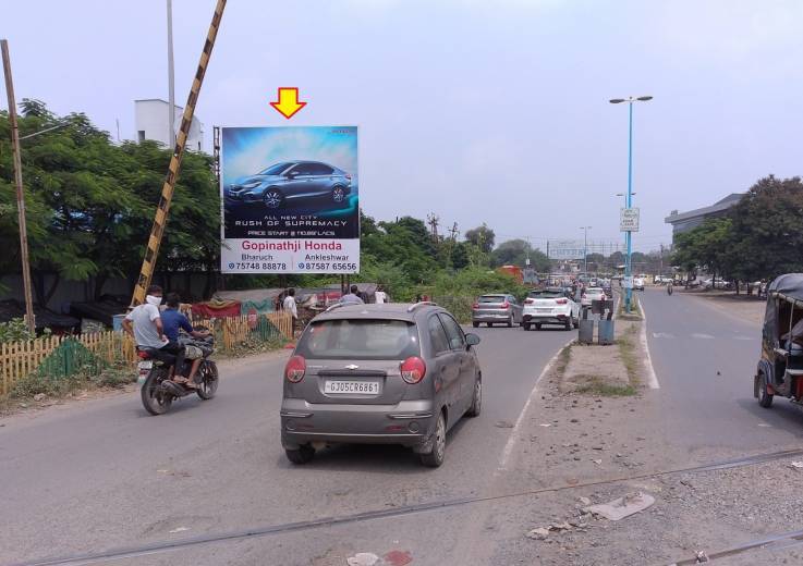 Billboard - Old Railway Crossing, Ankleshwar, Gujarat