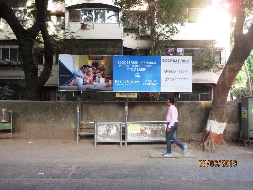 Bus Queue Shelter - On Amar Mahal Junction - Krishna Baug,   Chembur,   Mumbai,   Maharashtra