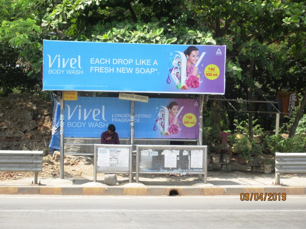 Bus Queue Shelter - Near Express Highway - Chheda Nagar,   Chembur,   Mumbai,   Maharashtra