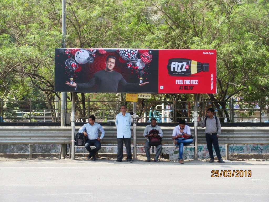 Bus Queue Shelter - After Cheda Nagar - Indian Oil,   Chembur,   Mumbai,   Maharashtra