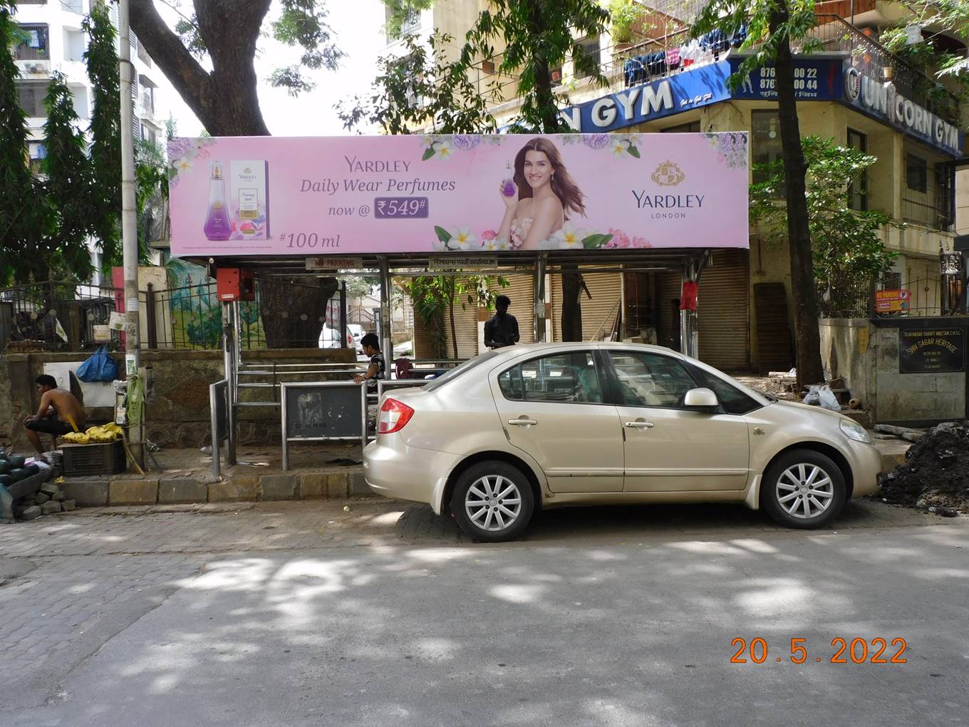 Bus Queue Shelter - LTT Road - Nr. Amar Mahal,  Sahakar Cinema,   Chembur,   Mumbai,   Maharashtra