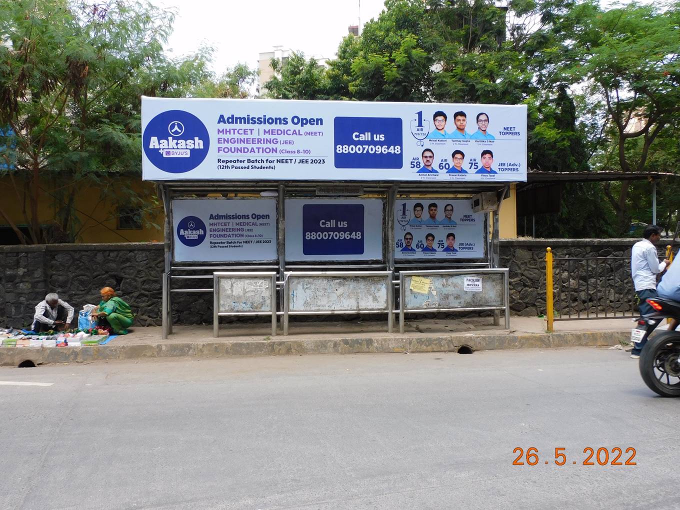 Bus Queue Shelter - LTT Road - Lokmanya Tilak High School,   Chembur,   Mumbai,   Maharashtra