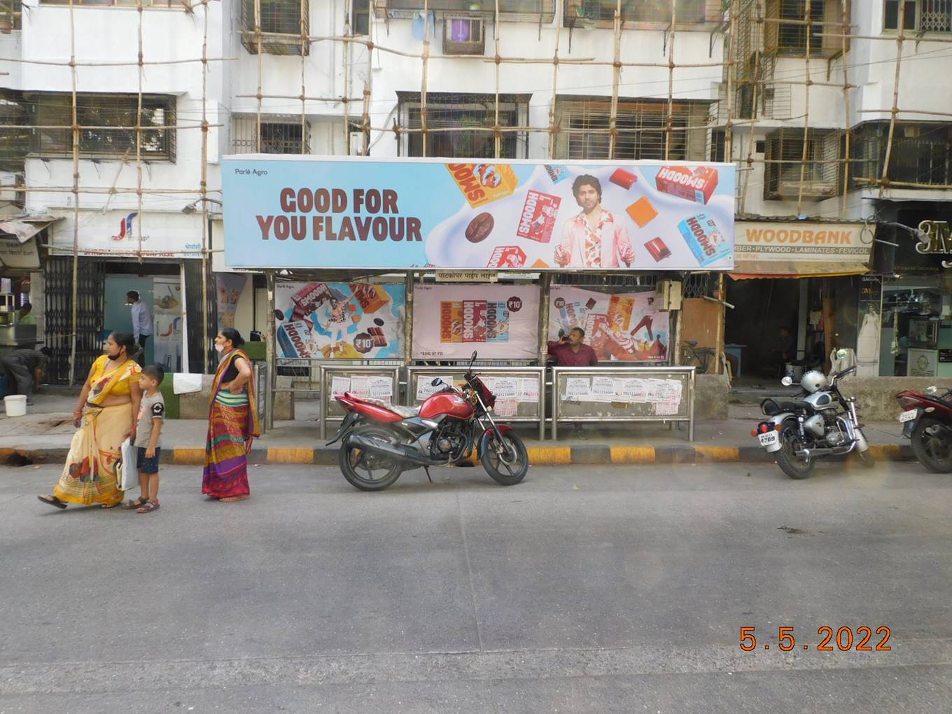 Bus Queue Shelter - Andheri Ghatkopar Road - Ghatkopar Pipe Line,   Ghatkopar,   Mumbai,   Maharashtra