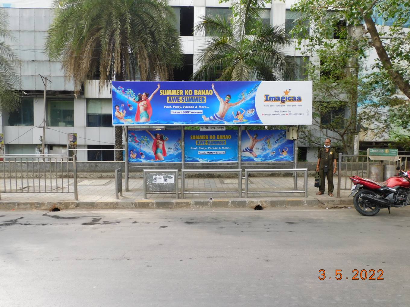 Bus Queue Shelter - L.B.S. Road - Bhandup LBS Marg,  O/s Dreams Mall,   Bhandup,   Mumbai,   Maharashtra