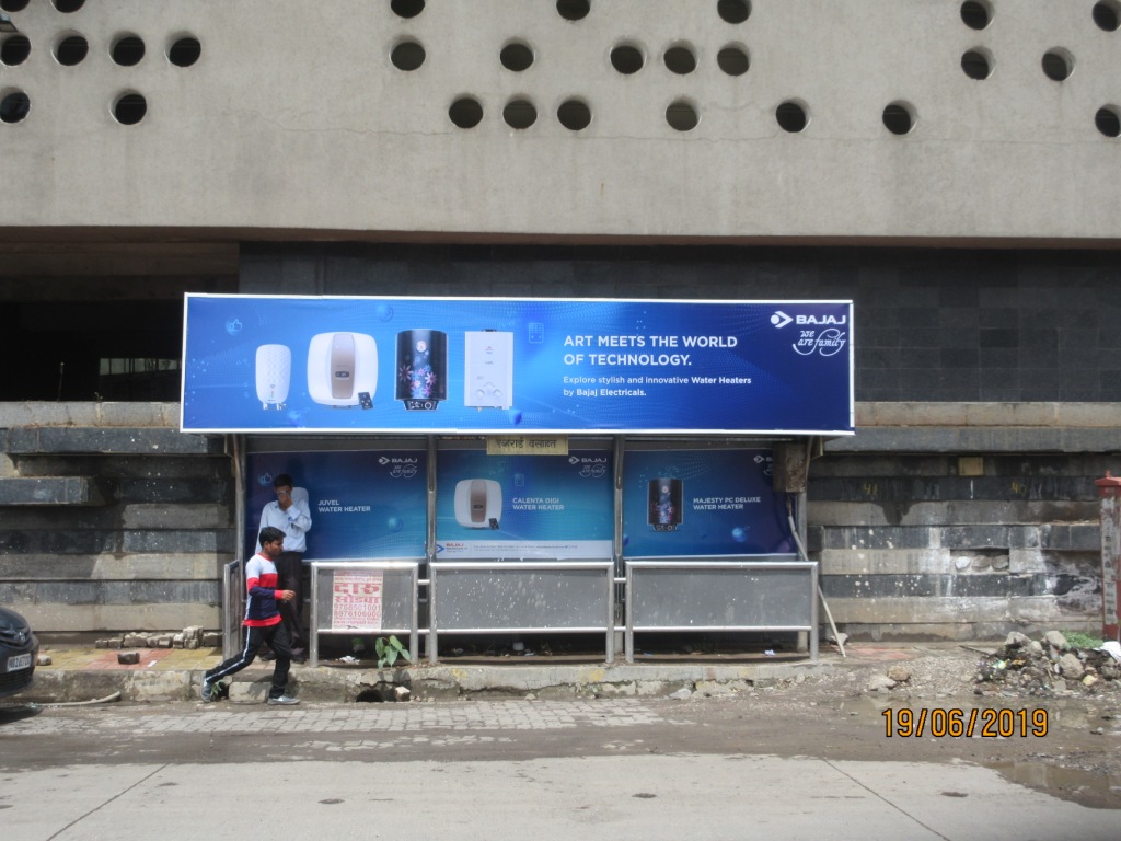 Bus Queue Shelter - - Everard Nagar,   Chembur,   Mumbai,   Maharashtra