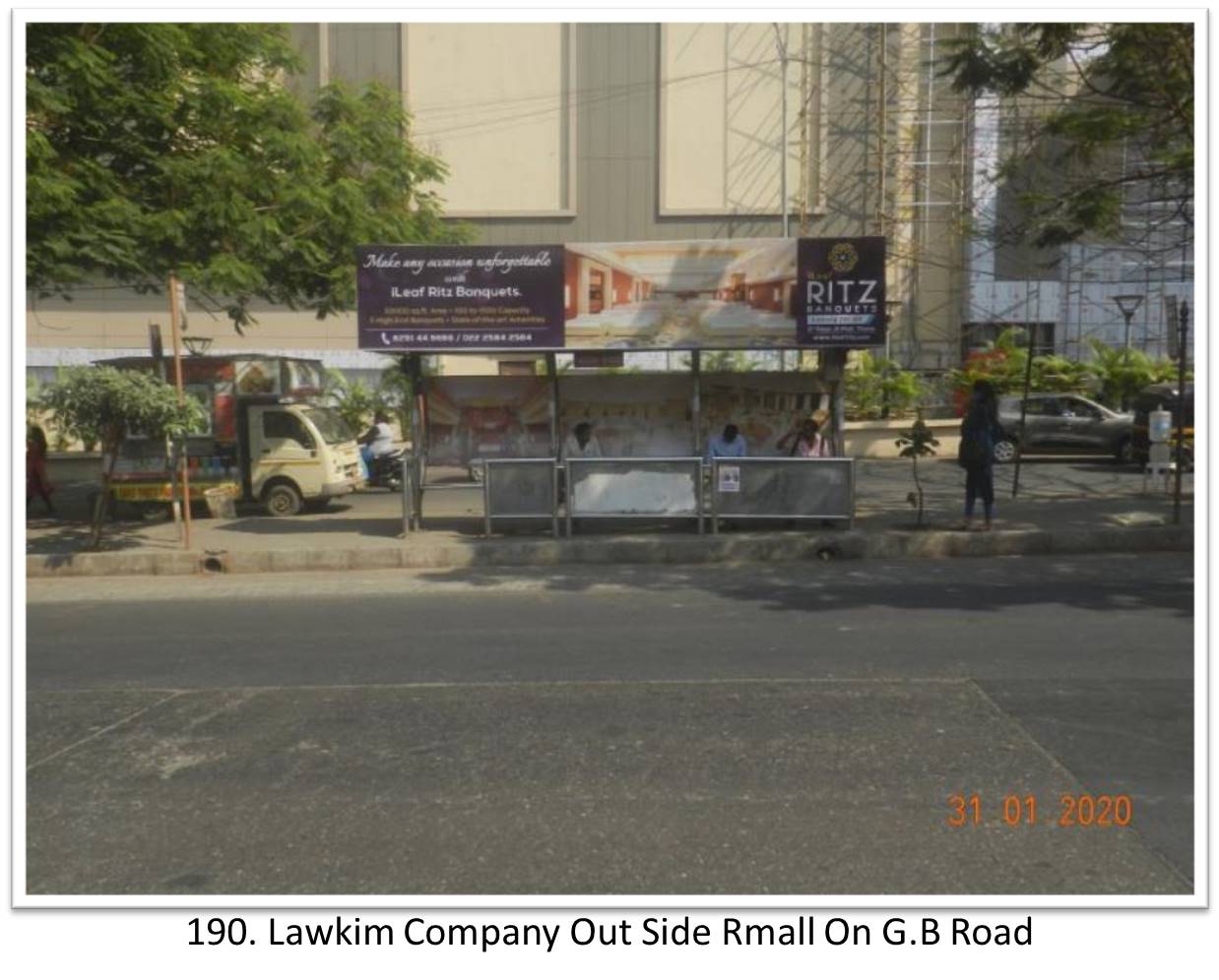 Bus Queue Shelter - - Lawkim Company Out Side Rmall On G.B Road,   Thane,   Mumbai,   Maharashtra