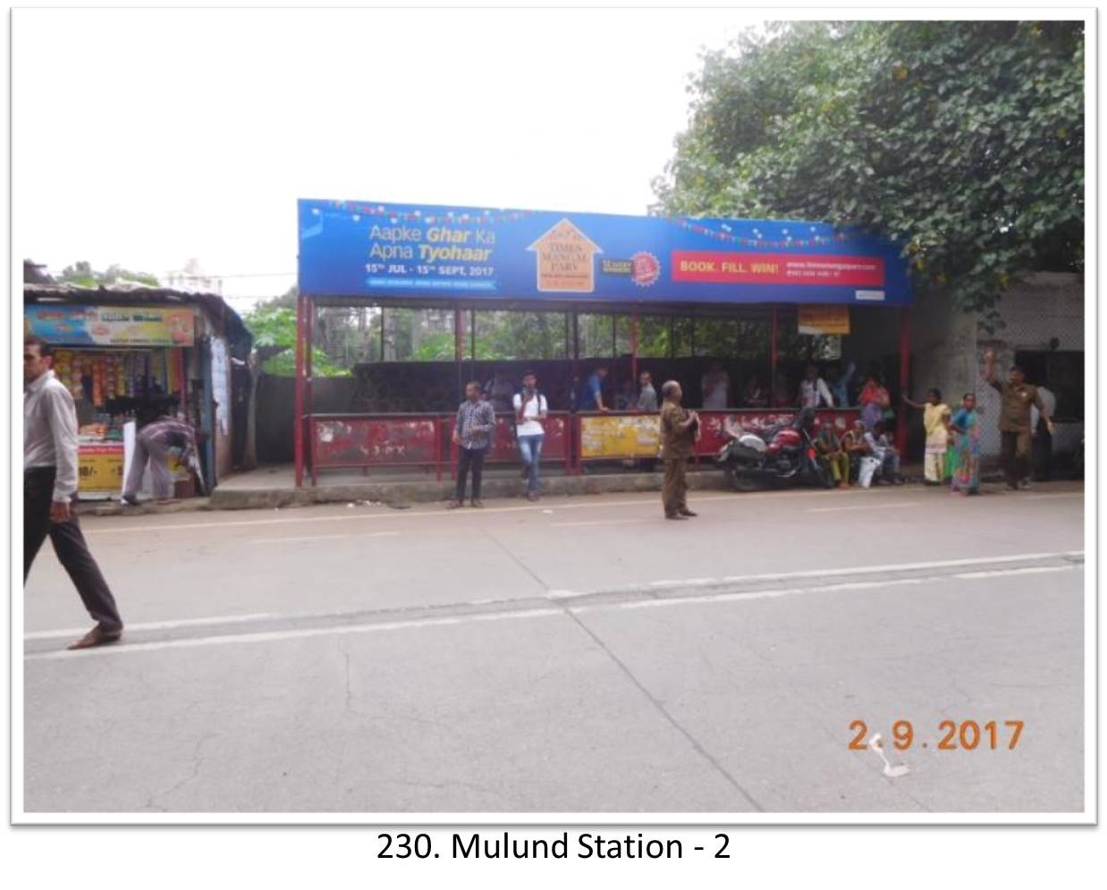 Bus Queue Shelter - - Mulund Station - 2,   Thane,   Mumbai,   Maharashtra