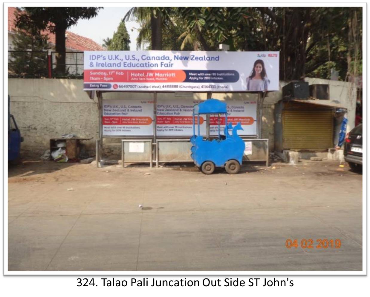 Bus Queue Shelter - - Talao Pali Juncation Out Side ST John's,   Thane,   Mumbai,   Maharashtra