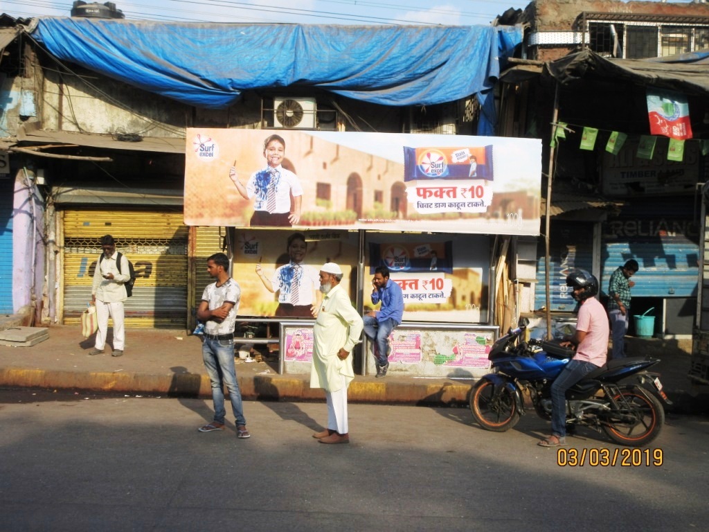 Bus Queue Shelter - Near Station - Rani Laxmi Bai Chowk,   Sion,   Mumbai,   Maharashtra