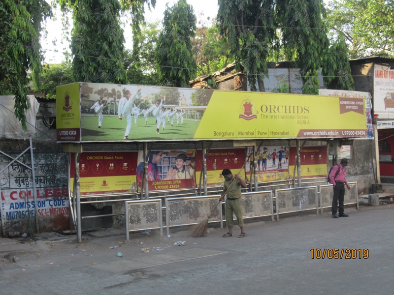 Bus Queue Shelter - M. G. Road - Amar Mahal,   Chembur,   Mumbai,   Maharashtra