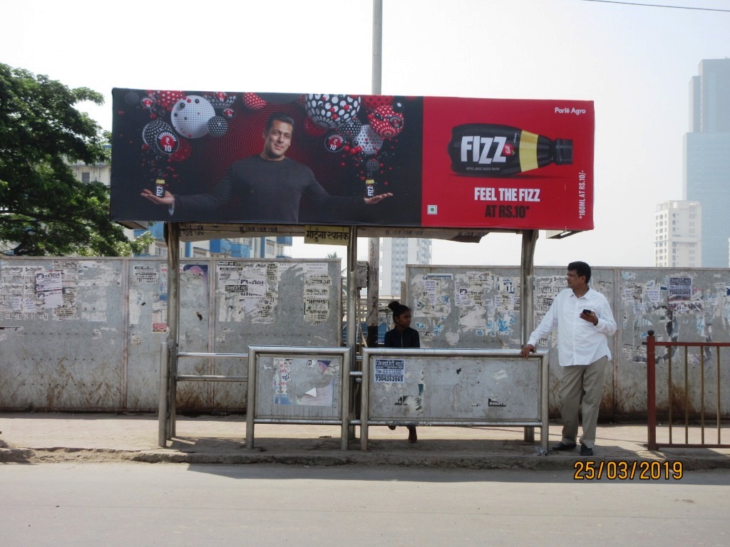 Bus Queue Shelter - Station - Matunga Railway Station,   Matunga,   Mumbai,   Maharashtra