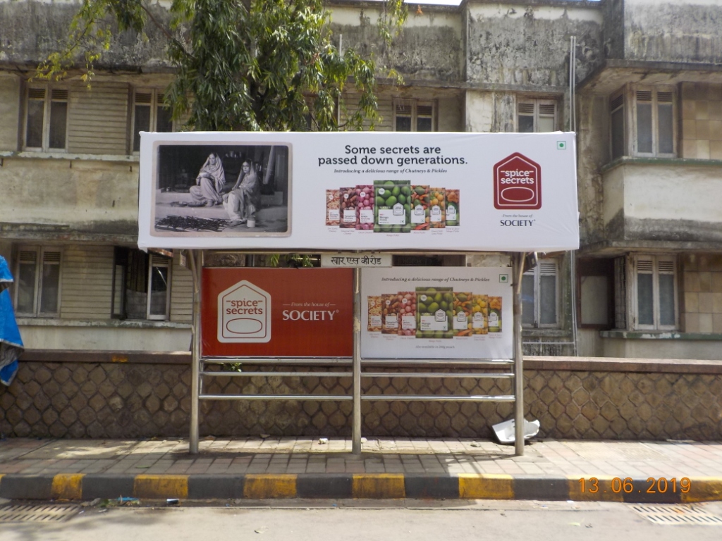 Bus Queue Shelter - Khar 14th Road - Khar Stn S.V.Road,   Khar West,   Mumbai,   Maharashtra
