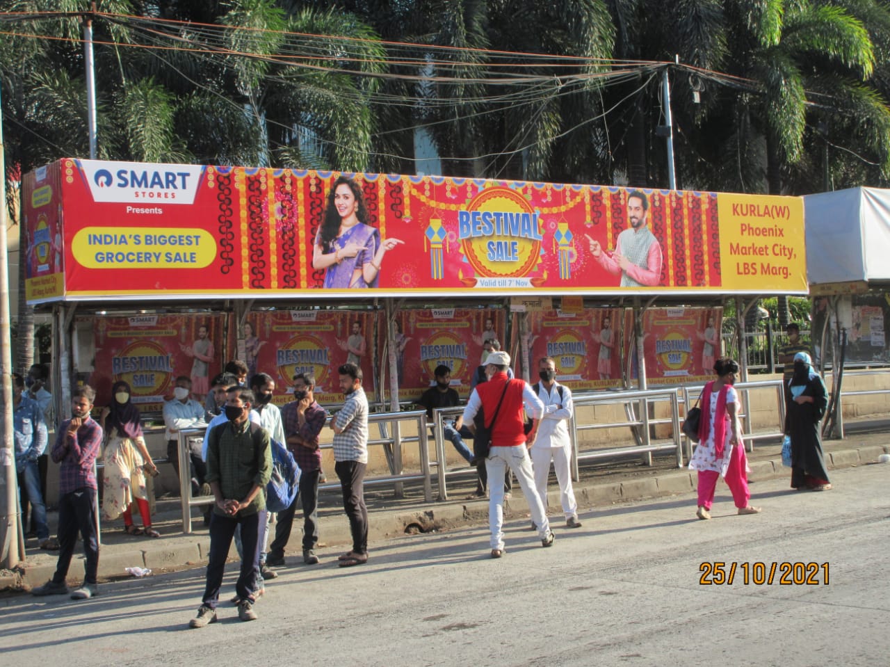 Bus Queue Shelter - L. B. S. Road - Kamani-1,   Kurla (W),   Mumbai,   Maharashtra