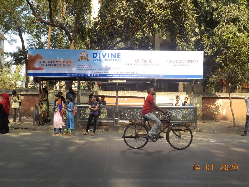 Bus Queue Shelter - Khardeo Ghatla Road - Acharya College,   Chembur,   Mumbai,   Maharashtra