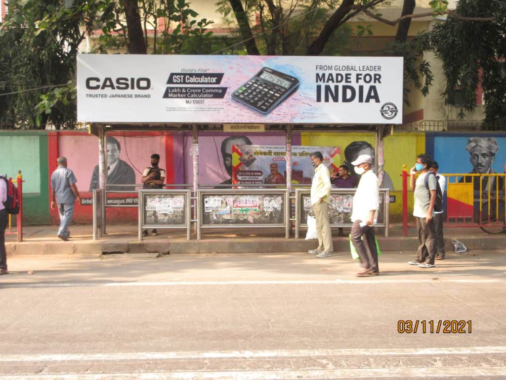 Bus Queue Shelter - Khardeo Ghatla Road - Acharya College,   Chembur,   Mumbai,   Maharashtra