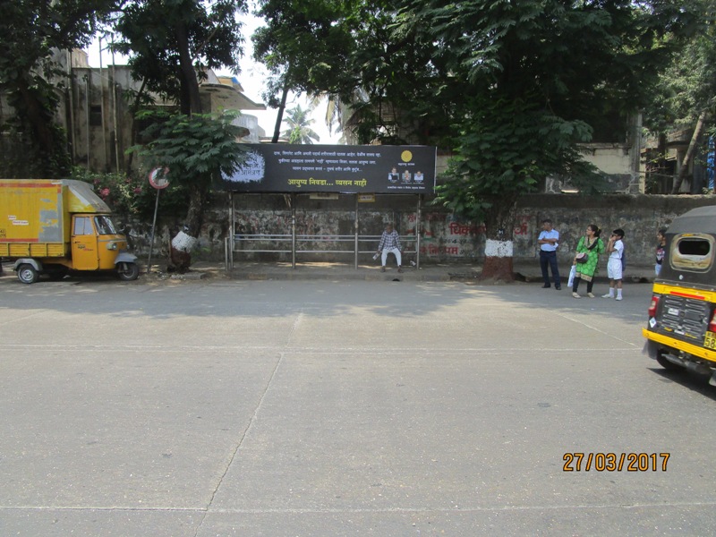 Bus Queue Shelter - V. N. Purav Road - Maitri Park,   Chembur,   Mumbai,   Maharashtra