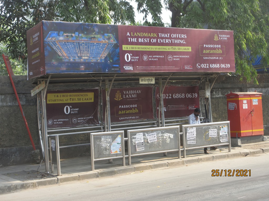 Bus Queue Shelter - V. N. Purav Road - R. K Studio,   Chembur,   Mumbai,   Maharashtra