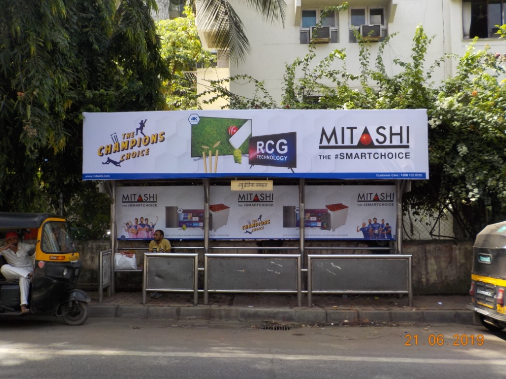 Bus Queue Shelter - Juhu Gully - New India Quarters,   Juhu,   Mumbai,   Maharashtra