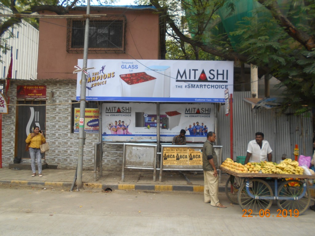 Bus Queue Shelter - Near Temple And Highway - Saibaba Mandir,   Kandivali East,   Mumbai,   Maharashtra