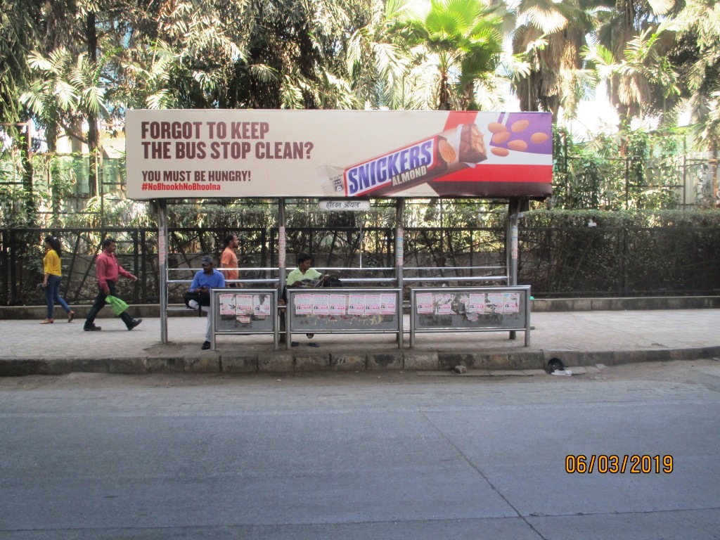 Bus Queue Shelter - Outside Hyatt Regency - Indian Oil,   Andheri East,   Mumbai,   Maharashtra