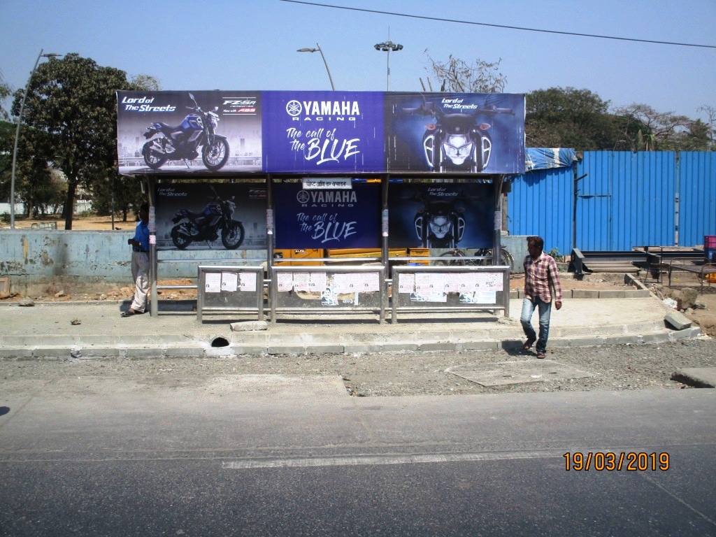 Bus Queue Shelter - Near Hyatt Regency Hotel - P & T Colony - I,   Andheri East,   Mumbai,   Maharashtra