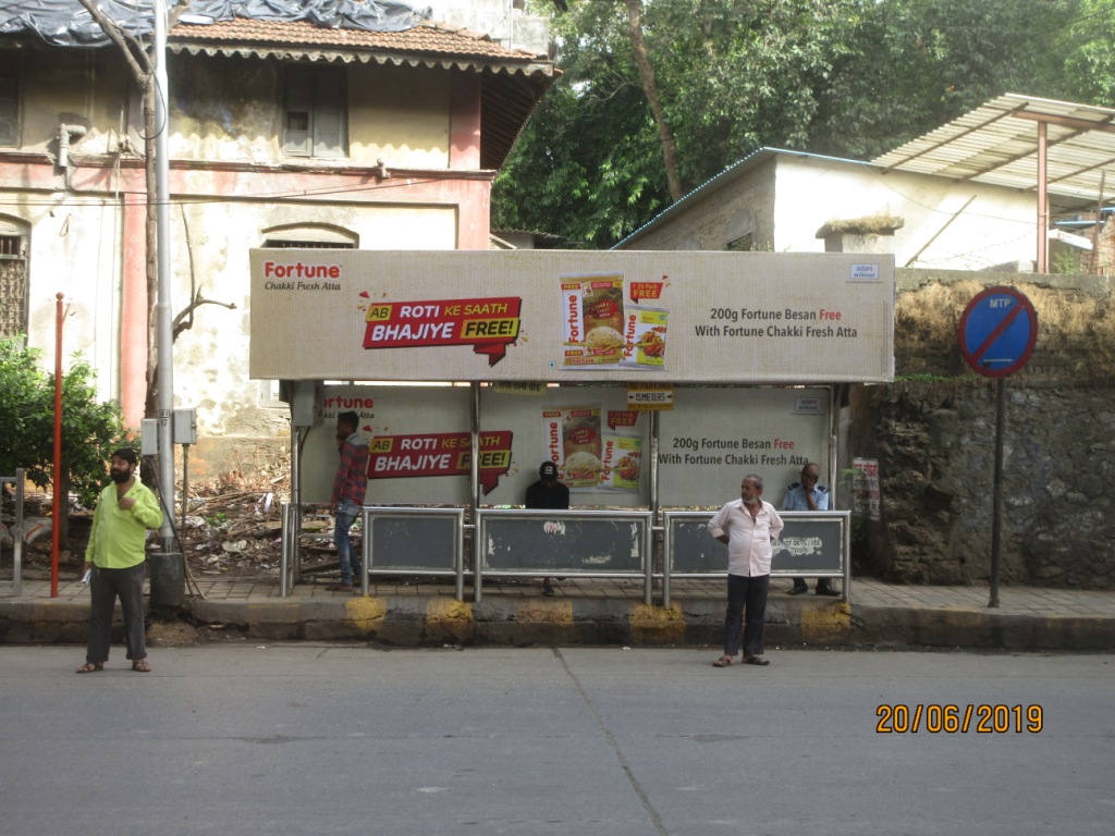 Bus Queue Shelter - Going Towards Chunabhatti - Sion Below Bridge (Rani Laxmi Bai Chowk),   Sion,   Mumbai,   Maharashtra