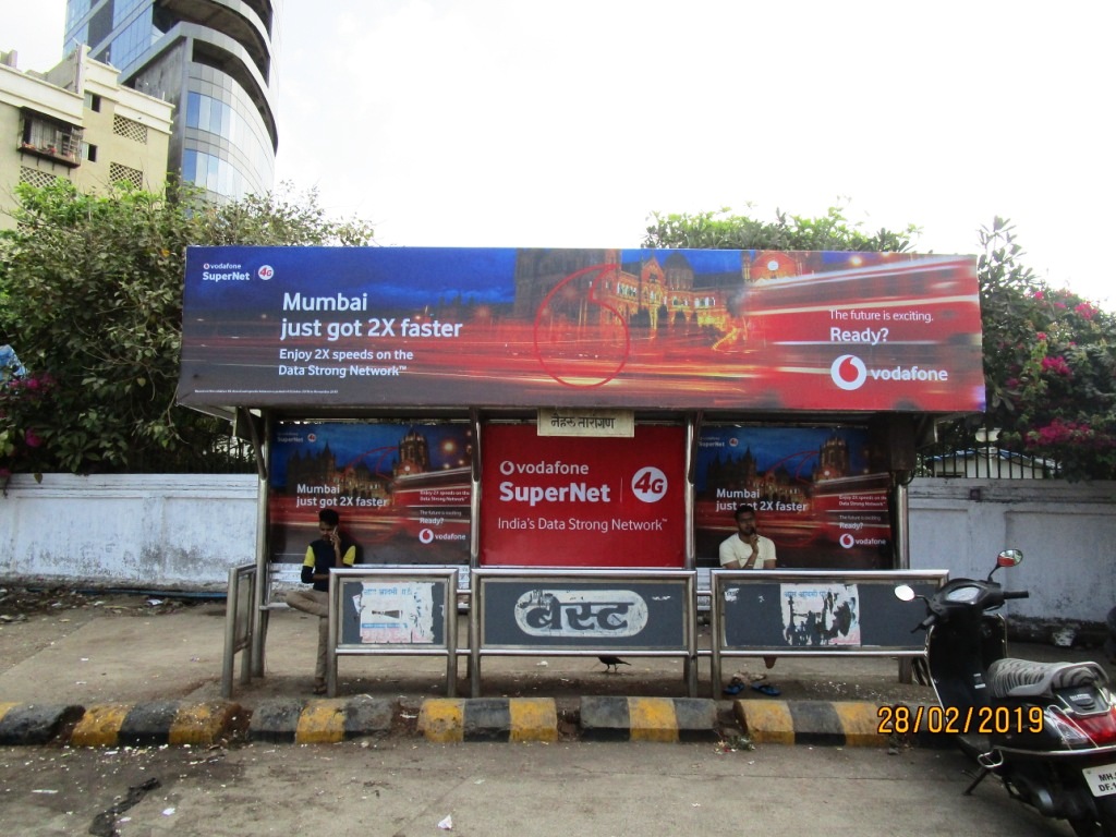 Bus Queue Shelter - - Nehru Planetarium Bus Station,   Worli,   Mumbai,   Maharashtra