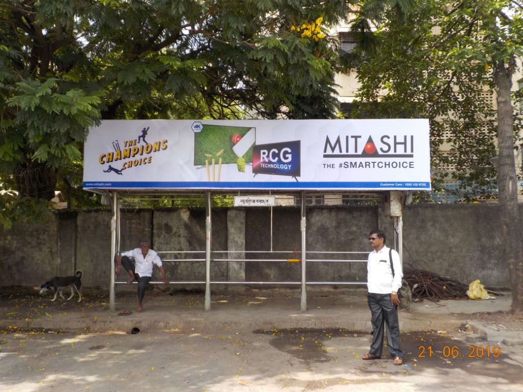 Bus Queue Shelter - Juhu Gully - New India Quarters,   Juhu,   Mumbai,   Maharashtra