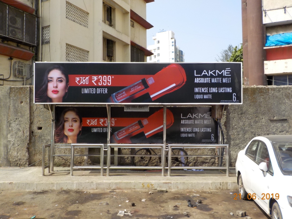 Bus Queue Shelter - - Juhu Shopping Center,   Juhu,   Mumbai,   Maharashtra