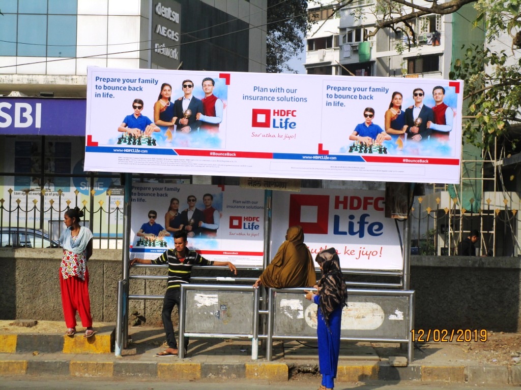 Bus Queue Shelter - Going Towards Worli Naka Having Bus - Nehru Planetarium,   Worli,   Mumbai,   Maharashtra