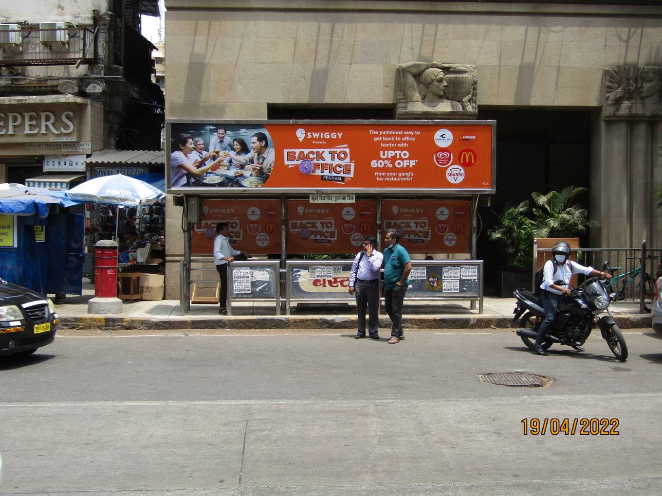 Bus Queue Shelter - D. N. Road - Hutatma Chowk Below New India Insurance Building,   Fort,   Mumbai,   Maharashtra