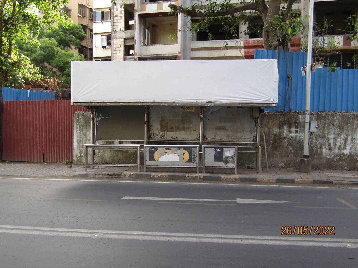 Bus Queue Shelter - Walkeshwar road - White House,   Walkeshwar,   Mumbai,   Maharashtra