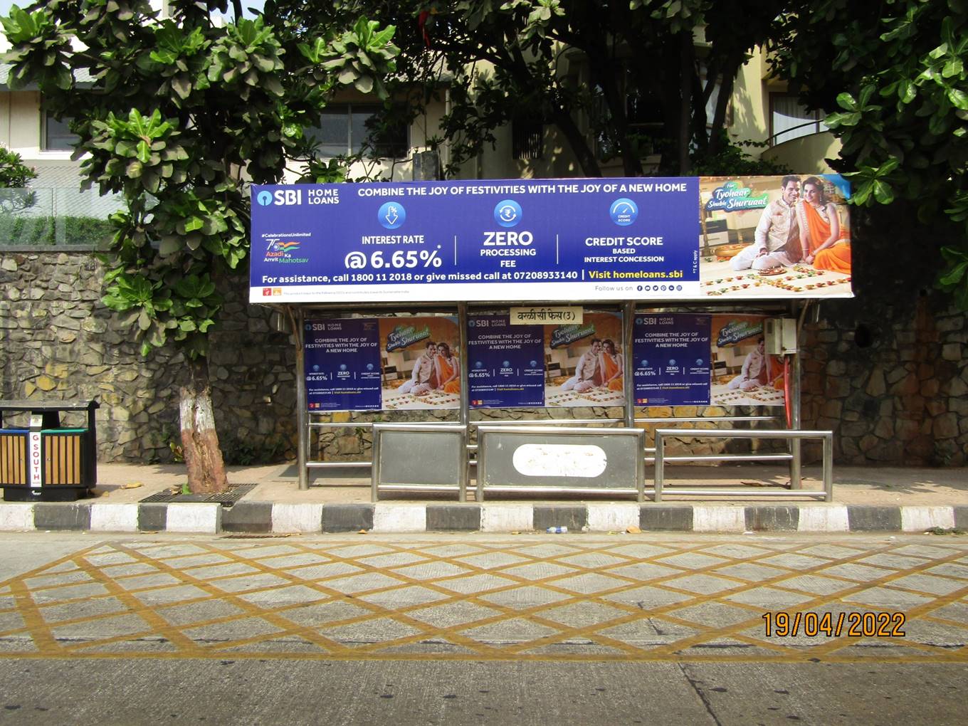 Bus Queue Shelter - Khan Abdul Gaffar Khan Road - Worli Sea Face before NAB,   Worli Sea Face,   Mumbai,   Maharashtra