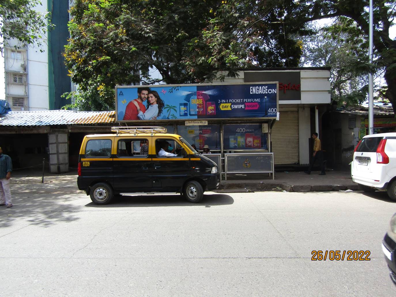 Bus Queue Shelter - SK Bole Marg - Siddhivinayak,   Prabhadevi,   Mumbai,   Maharashtra