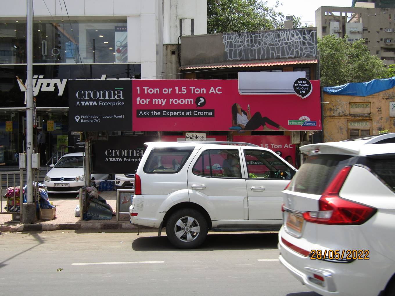 Bus Queue Shelter - Veer Sawarkar Marg - Siddhivinayak Mandir,   Prabhadevi,   Mumbai,   Maharashtra