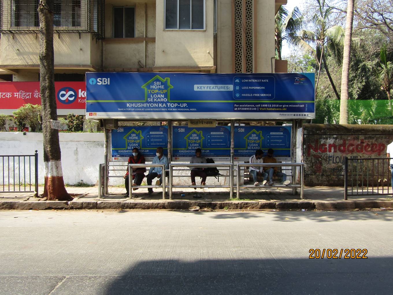 Bus Queue Shelter - R.A.Kidwai Marg - Wadala Railway Station ( West ),   Wadala Stn,   Mumbai,   Maharashtra