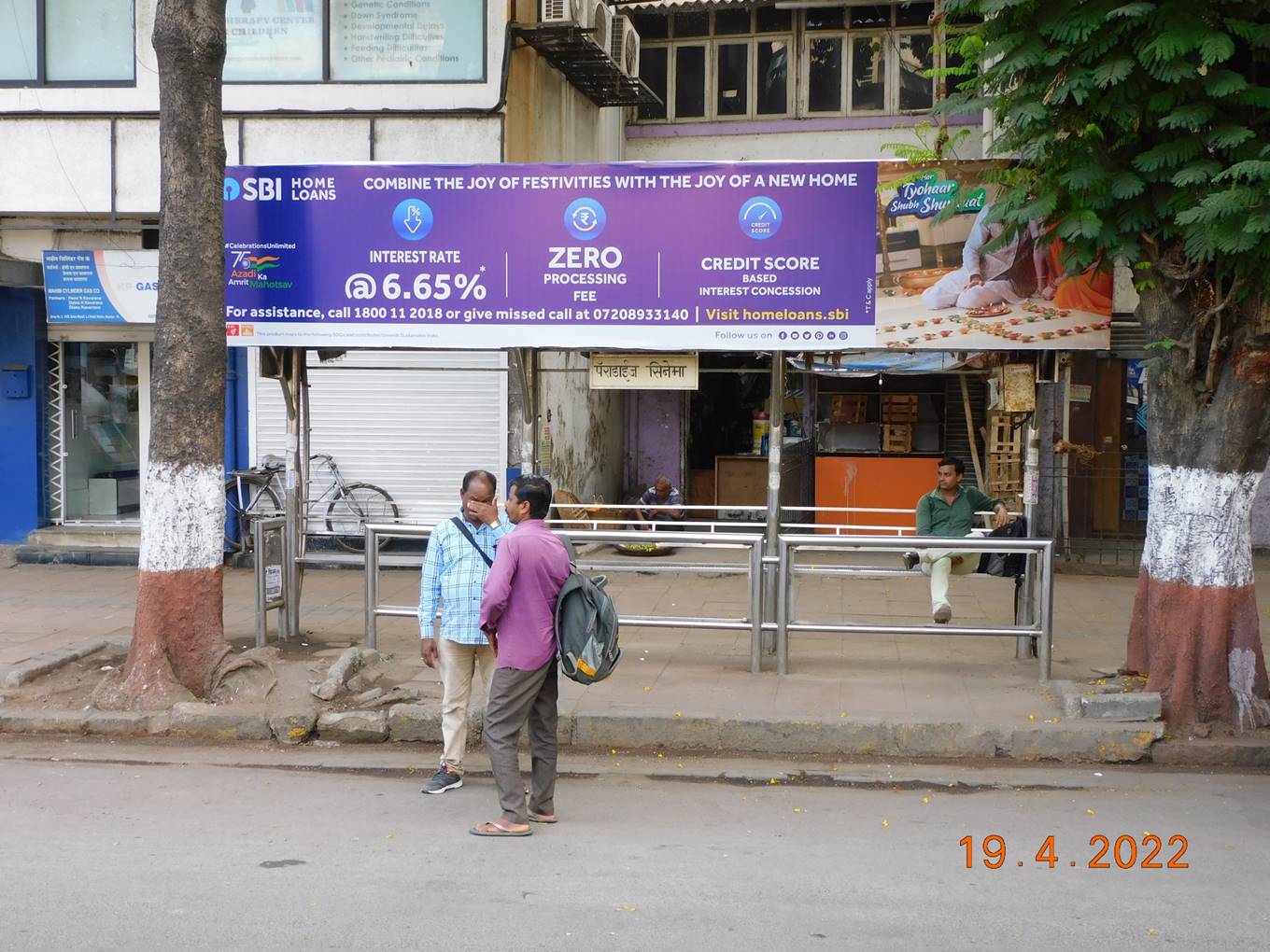 Bus Queue Shelter - L.J.Road - Paradise Cinema ( Mahim ),   Mahim,   Mumbai,   Maharashtra