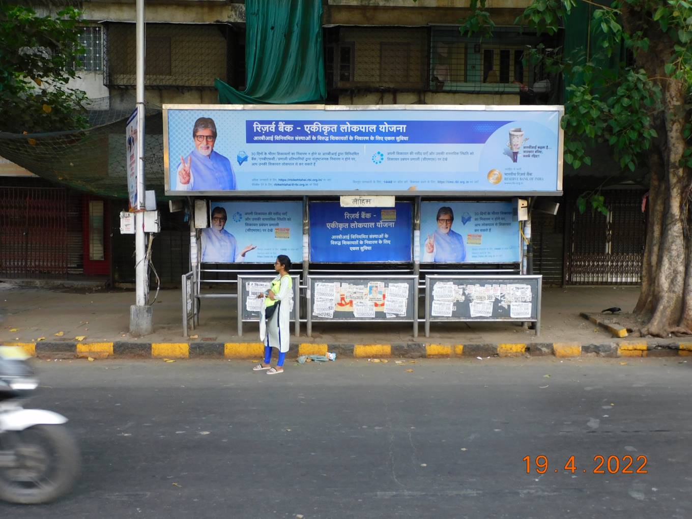 Bus Queue Shelter - L. J. Road - O/s Mahim Church,   Mahim,   Mumbai,   Maharashtra