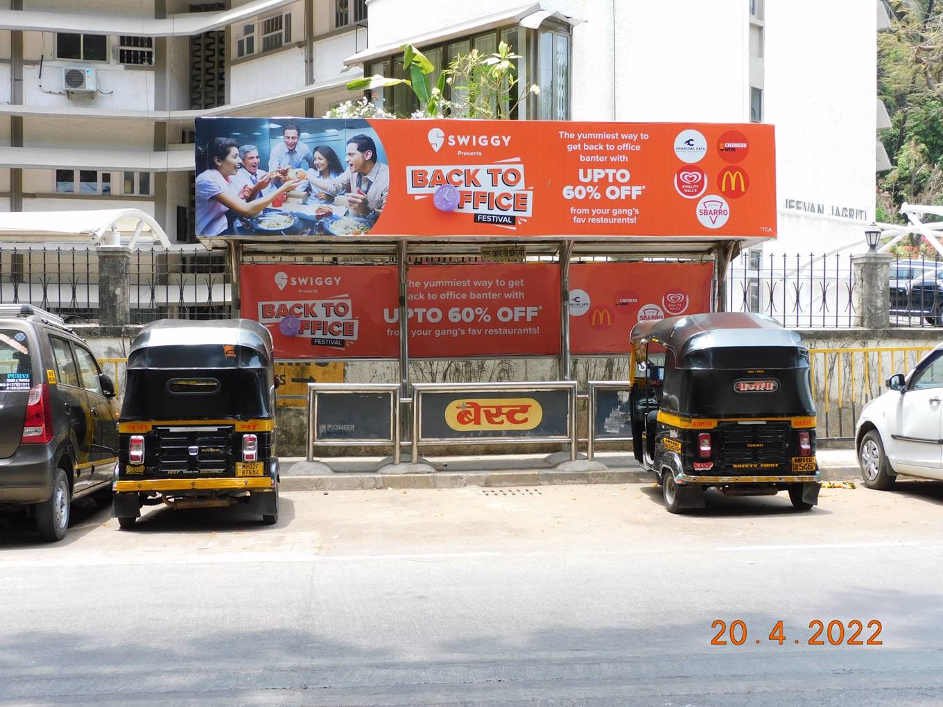Bus Queue Shelter - Pali hill road - LIC Colony,   Bandra W,   Mumbai,   Maharashtra