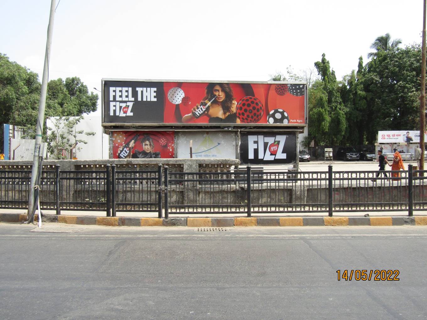 Bus Queue Shelter - Juhu Road - Juhu Beach Bus Station - Nr. Wall,   Juhu,   Mumbai,   Maharashtra