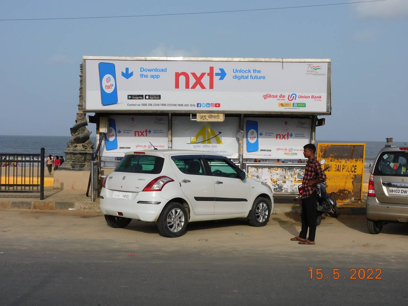 Bus Queue Shelter - Juhu Road - Juhu Beach Bus Station - Juhu Beach,   Juhu,   Mumbai,   Maharashtra